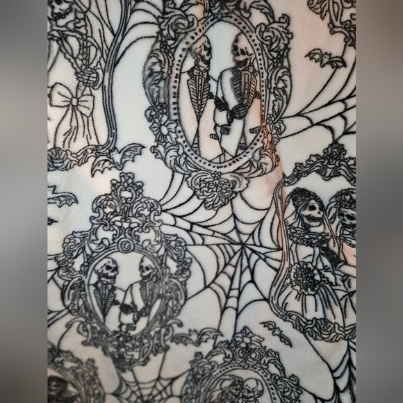 Cynthia Rowley Skeleton Grooms & Brides Halloween LGBTQ Blanket Throw NWT Bats - Picture 2 of 2